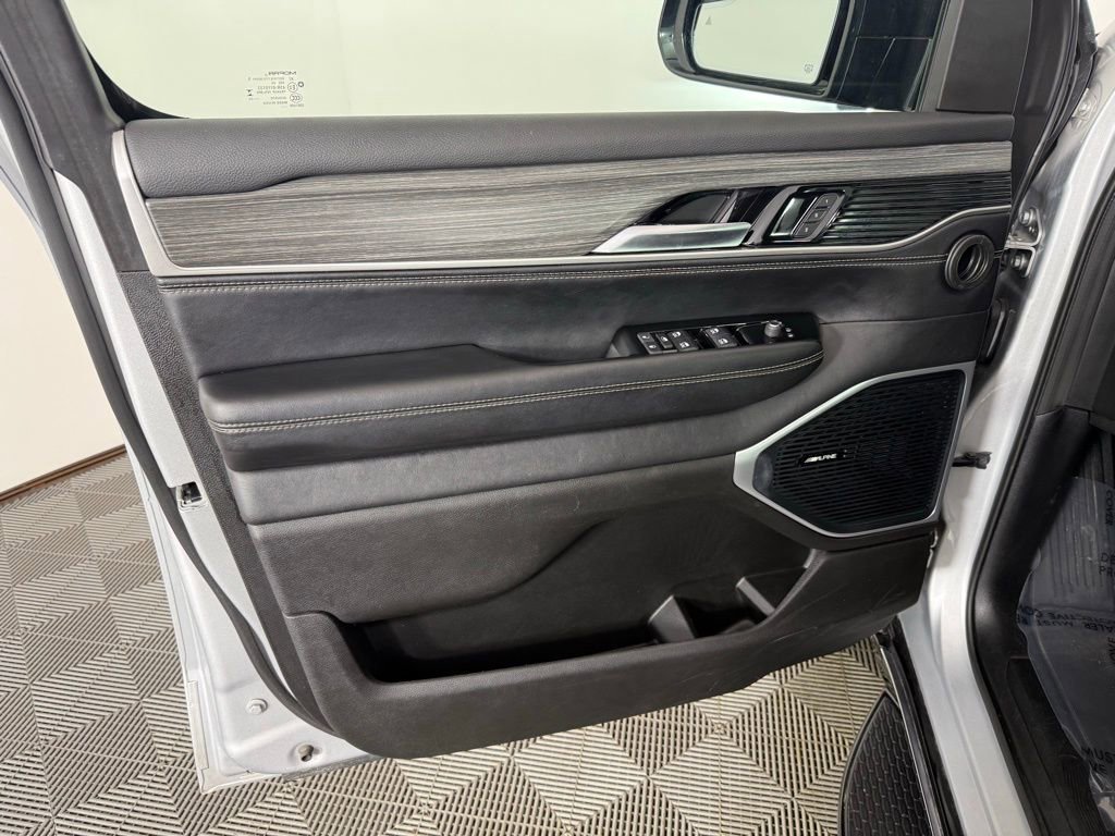 Used 2024 Jeep Wagoneer L Series II w/ Flexible Seating Group image 14