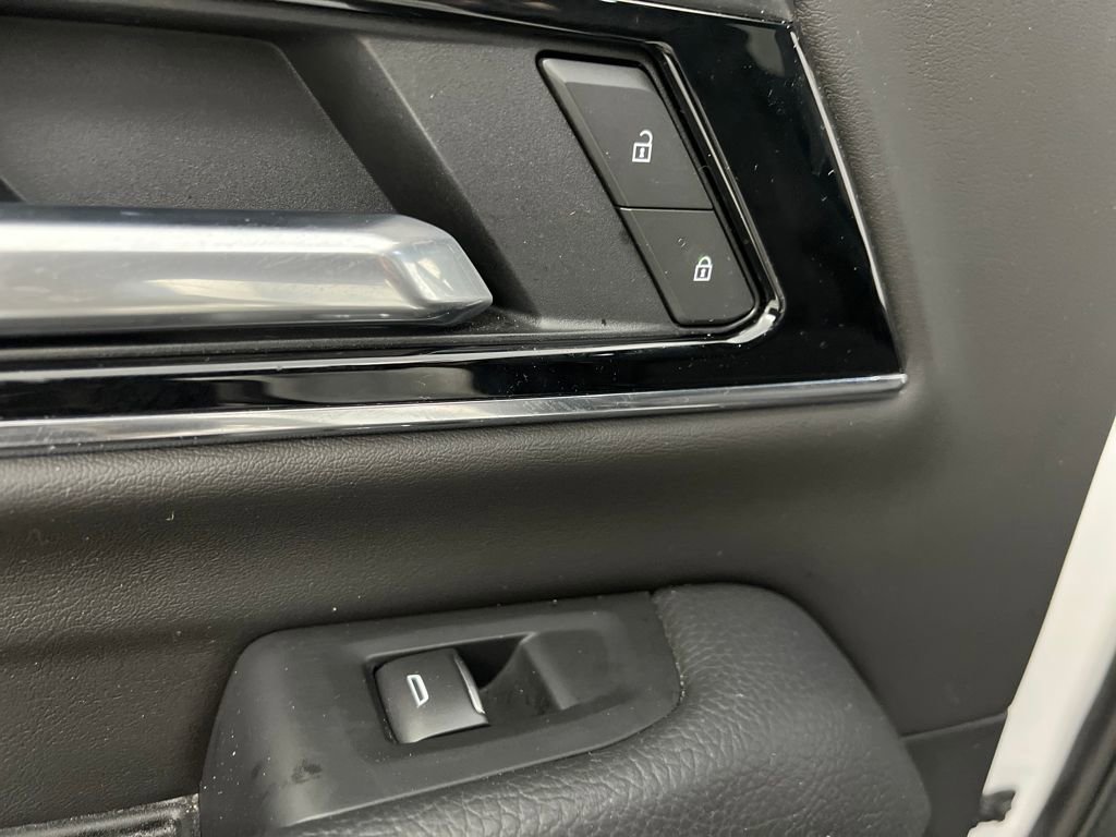 Used 2025 GMC Yukon Denali image 17