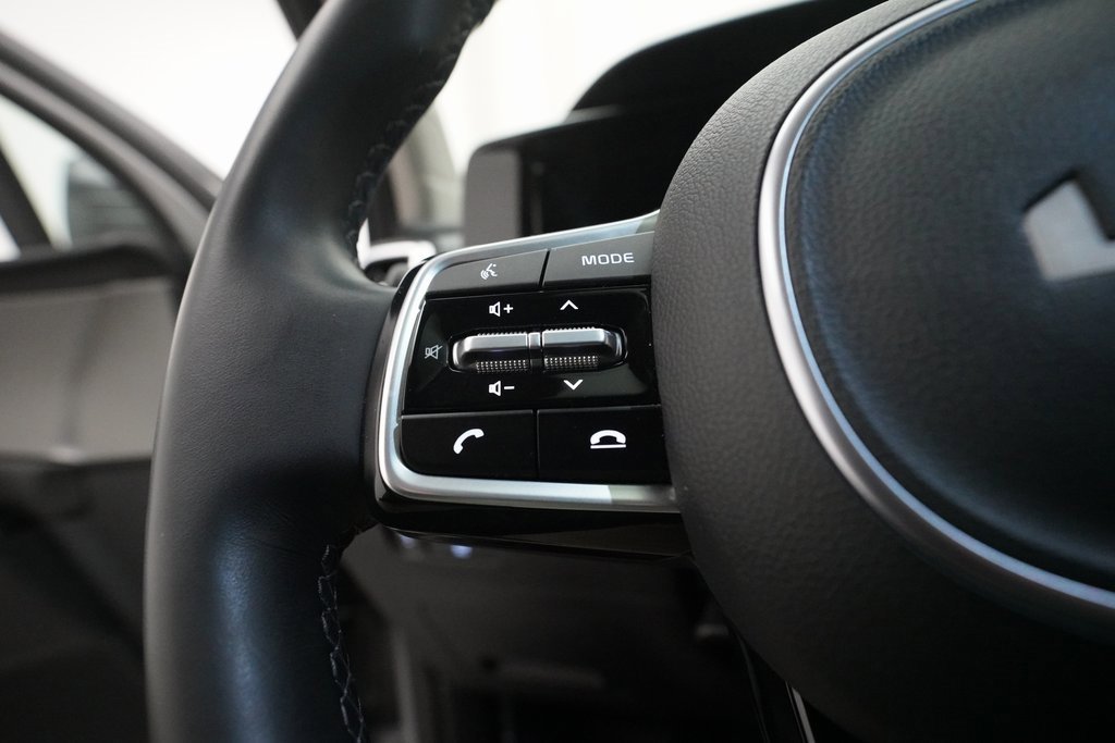 Certified 2023 Kia Sorento SX image 18