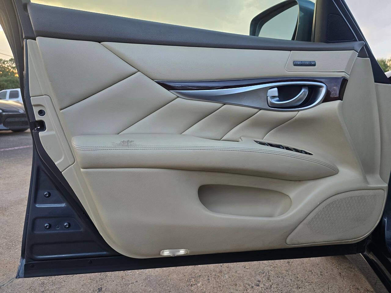 Used 2012 INFINITI M37 w/ Premium Pkg image 13