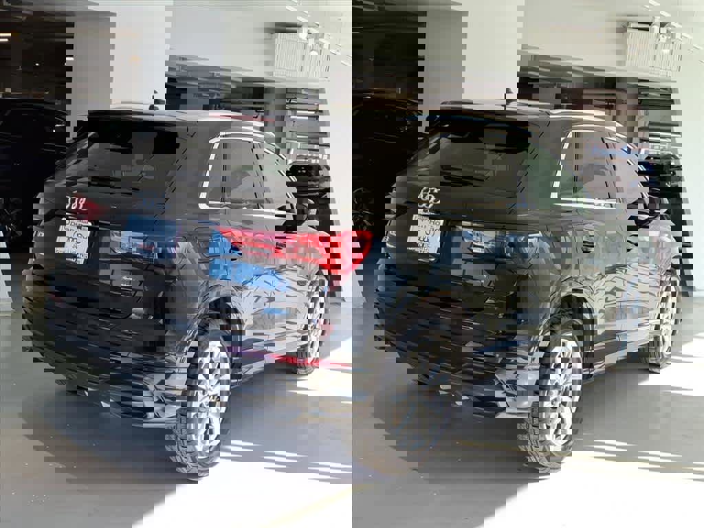 Used 2021 Audi Q3 2.0T Premium w/ Convenience Package image 4