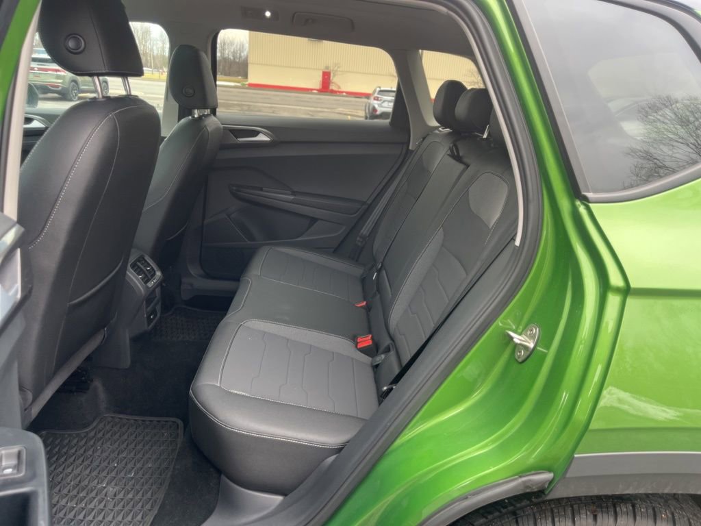 Used 2025 Volkswagen Taos SE image 12