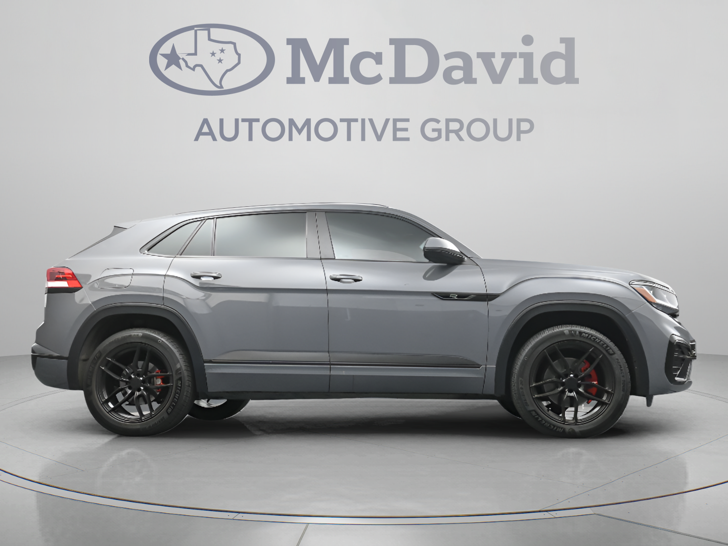 Used 2020 Volkswagen Atlas Cross Sport SEL R-Line FWD image 32