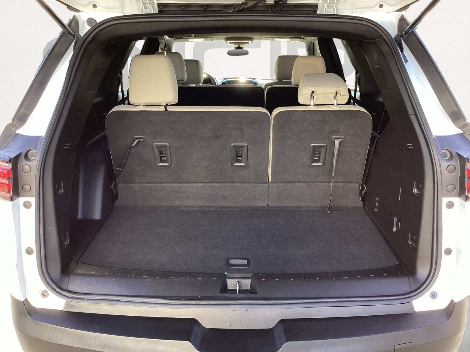 Used 2023 Chevrolet Traverse LS FWD image 16