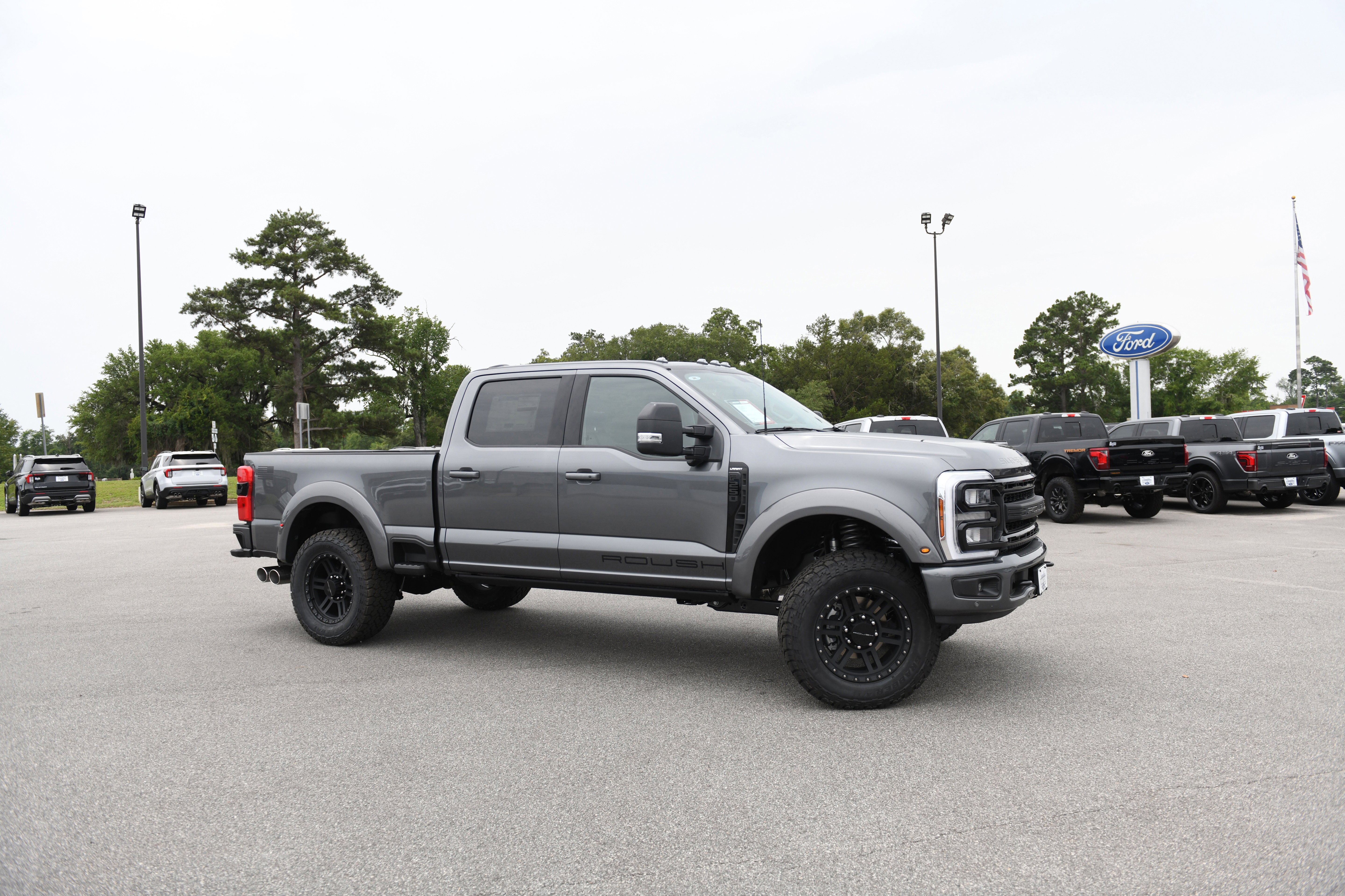 New 2026 Ford F250 Lariat w/ Black Appearance Package AWD/4WD image 2