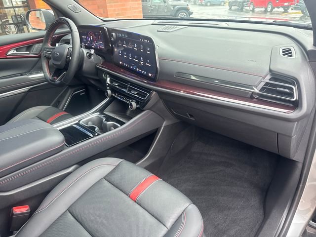 Used 2025 Chevrolet Traverse RS image 29