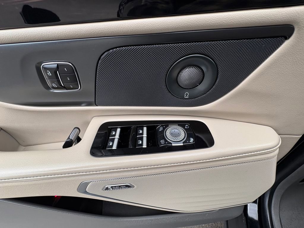 Certified 2025 Lincoln Nautilus Premier w/ Equipment Group 102A image 21