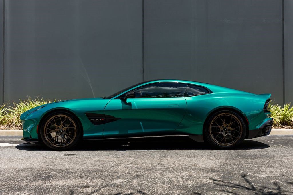 Used 2025 Aston Martin Vanquish RWD image 2