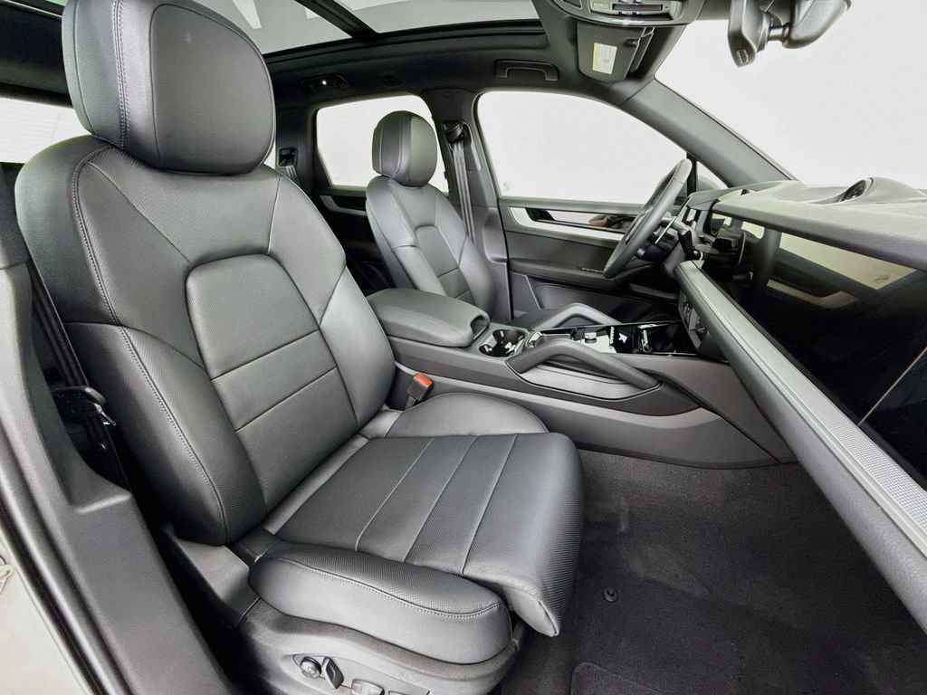New 2026 Porsche Cayenne AWD/4WD image 30