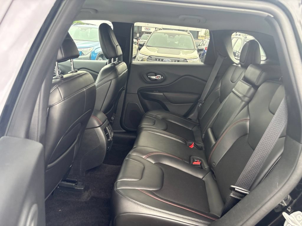 Used 2019 Jeep Cherokee Trailhawk w/ Cold Weather Group AWD/4WD image 12