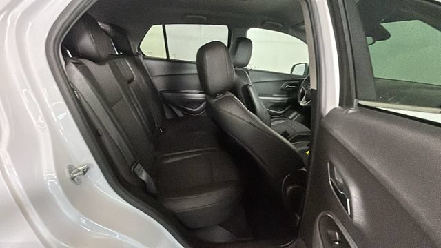 Used 2020 Chevrolet Trax LT w/ LT Convenience Package FWD image 29