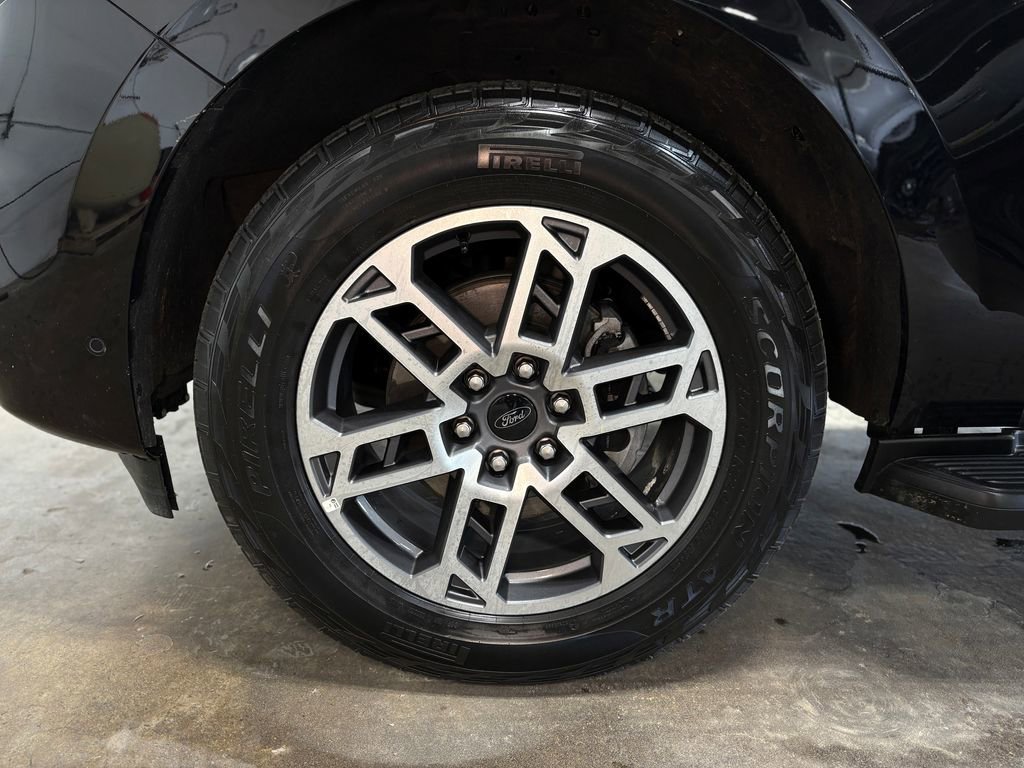 Used 2025 Ford Expedition Active image 32