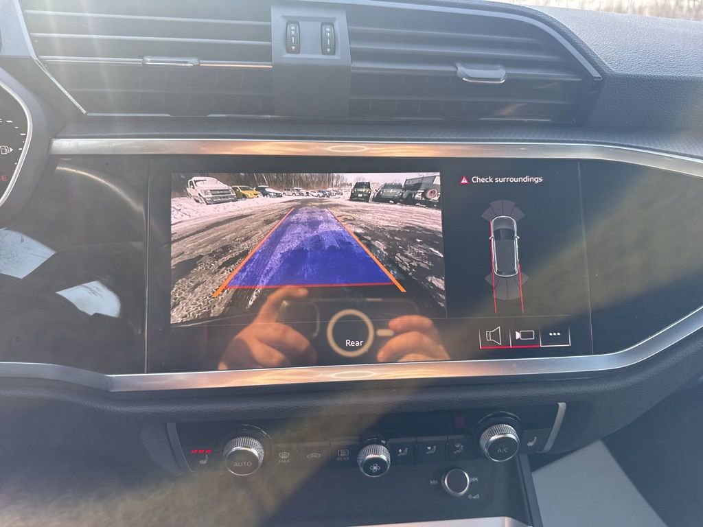 Used 2025 Audi Q3 2.0T Premium image 31