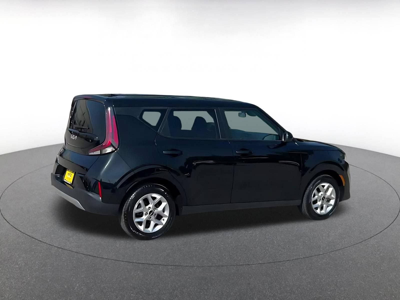 Used 2025 Kia Soul LX w/ LX Technology Package FWD image 15