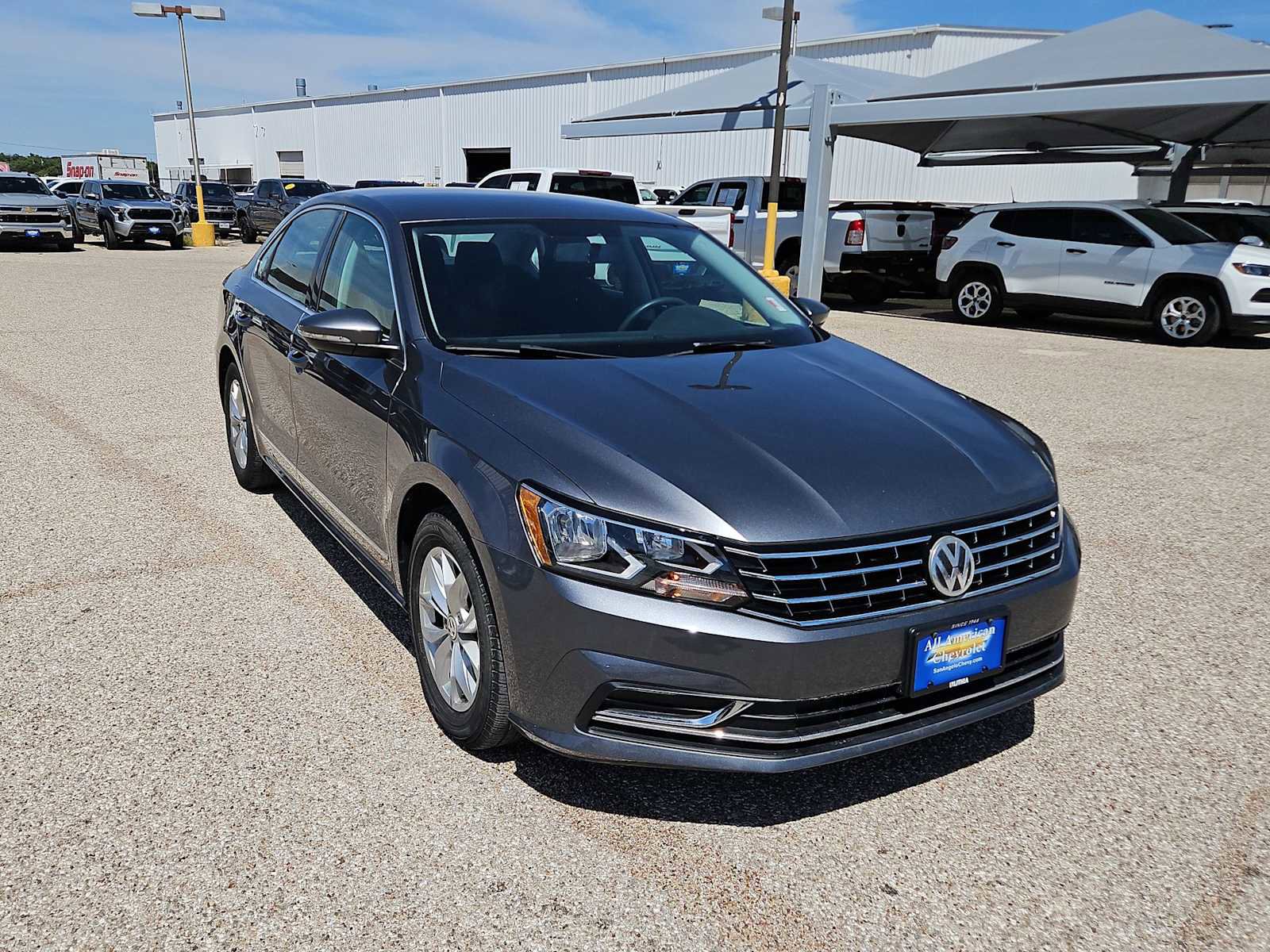 Used 2017 Volkswagen Passat 1.8T S FWD image 2