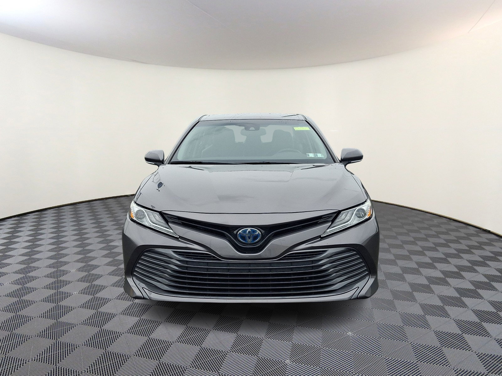 Used 2020 Toyota Camry XLE FWD image 2