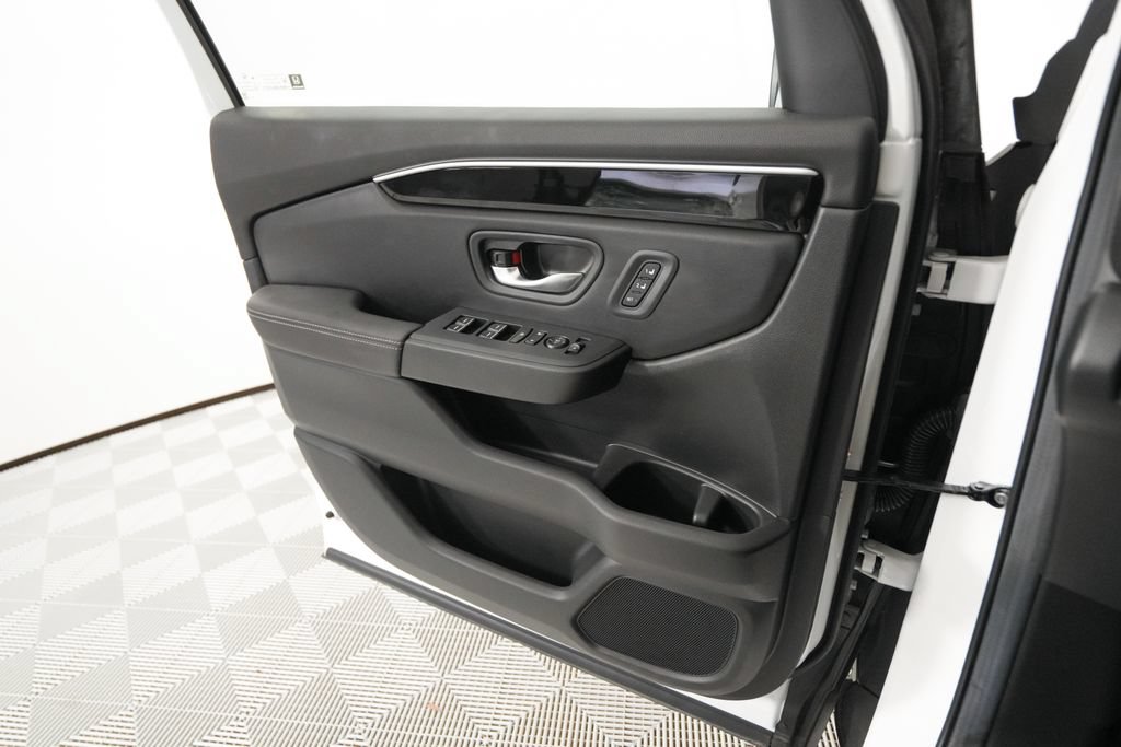 Used 2025 Honda Pilot Touring image 12