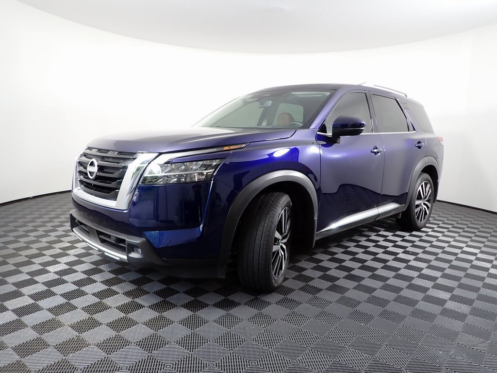 Used 2024 Nissan Pathfinder Platinum image 9