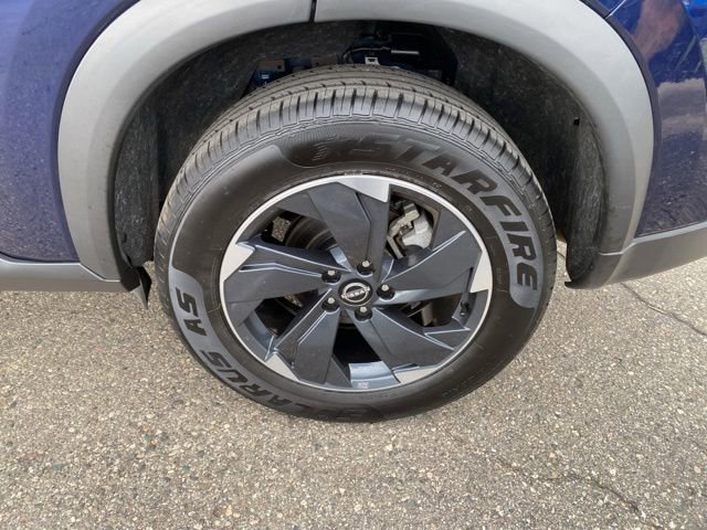 Used 2025 Nissan Rogue SV AWD/4WD image 13