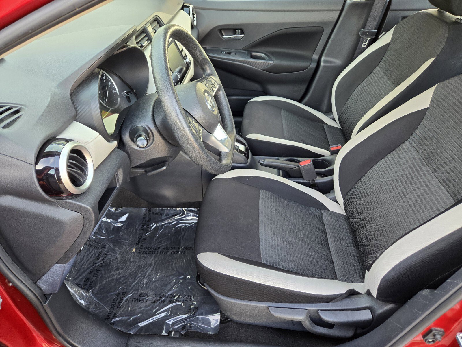 Used 2022 Nissan Versa SV FWD image 7