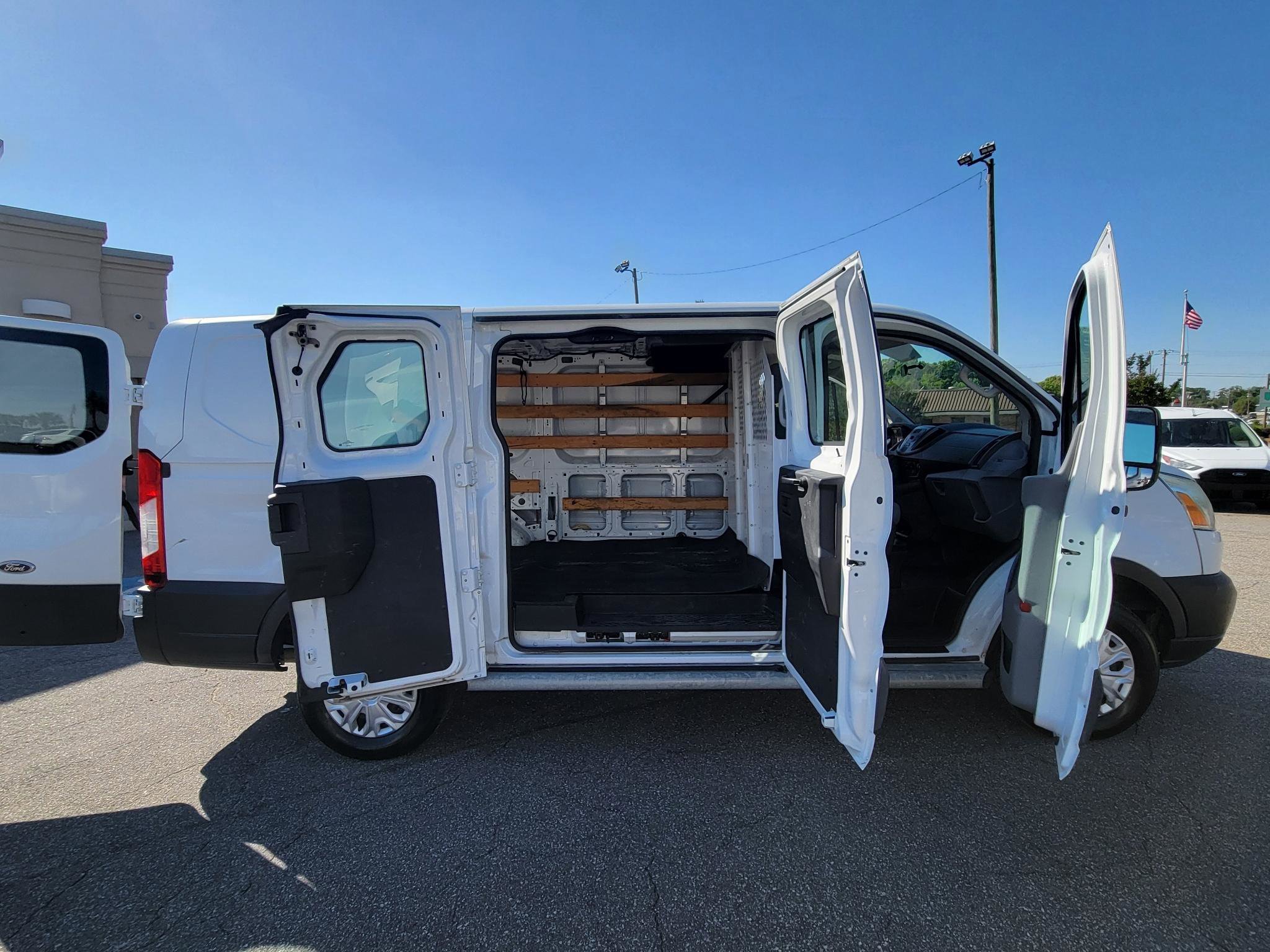 Used 2015 Ford Transit 250 130 Low Roof w/ Exterior Upgrade Package RWD image 19