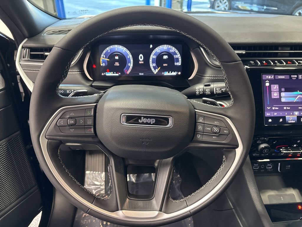 New 2025 Jeep Grand Cherokee Altitude image 13