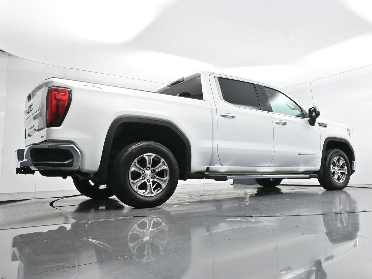 Used 2022 GMC Sierra 1500 SLT AWD/4WD image 49