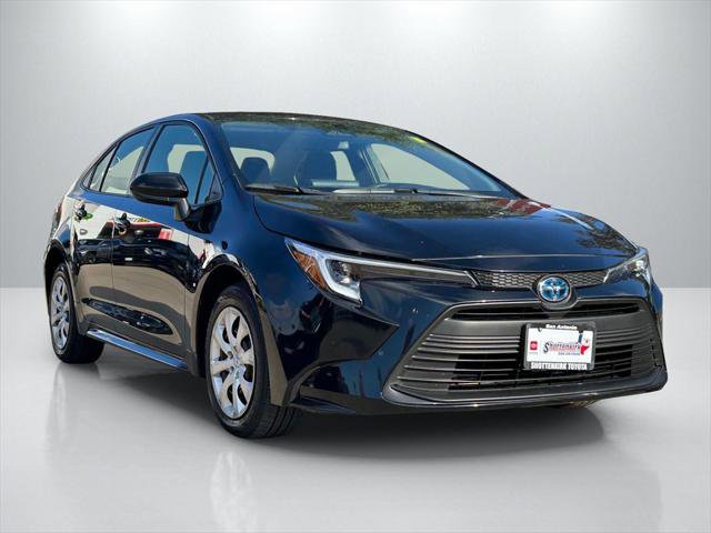 Certified 2025 Toyota Corolla LE image 3