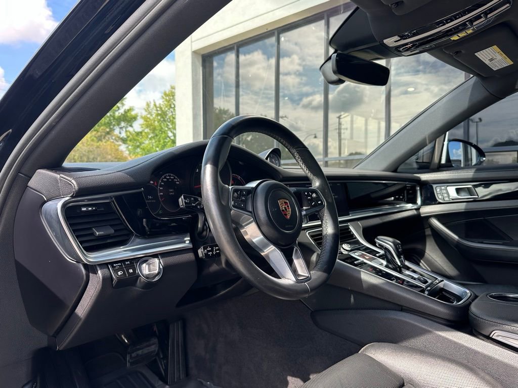 Used 2019 Porsche Panamera image 2