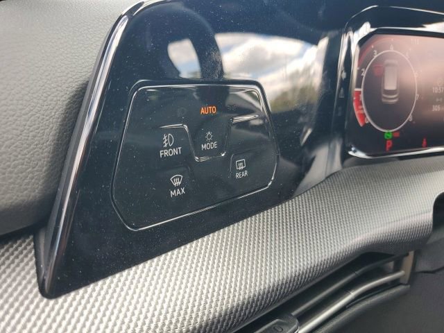 Used 2025 Volkswagen GTI SE FWD image 22