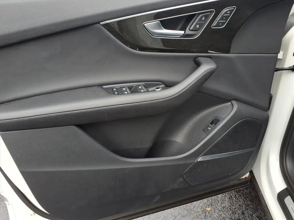 Used 2023 Audi Q7 3.0T Premium Plus image 24