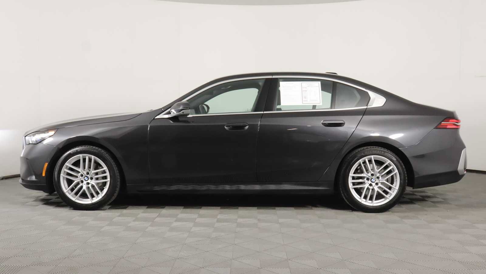 Used 2024 BMW 530i xDrive w/ Premium Package AWD/4WD image 8