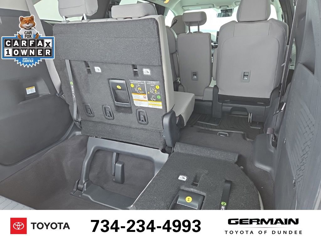 Used 2025 Toyota Sienna LE image 25