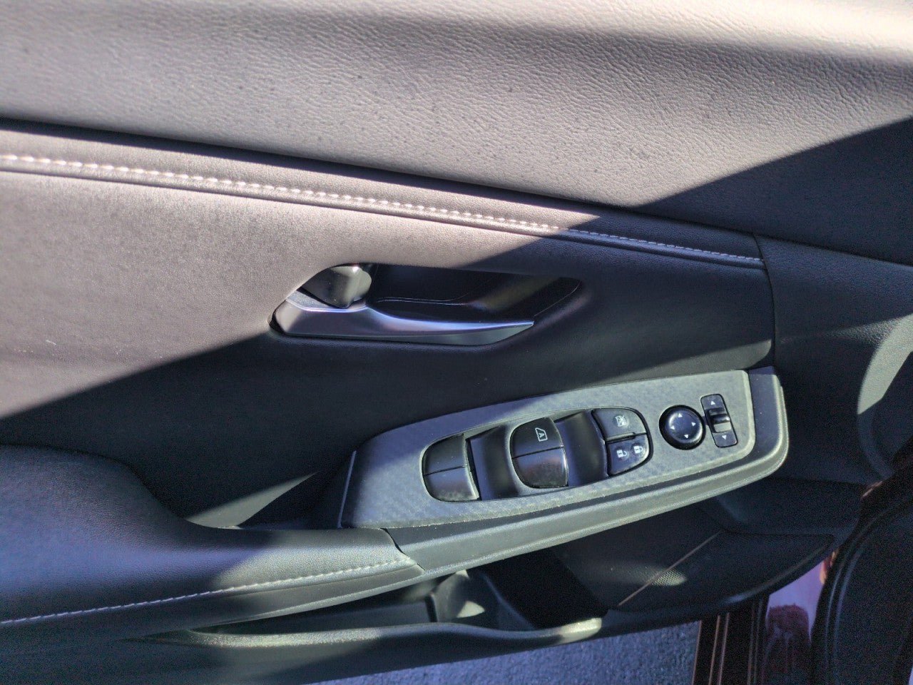 Used 2025 Nissan Sentra SV FWD image 12