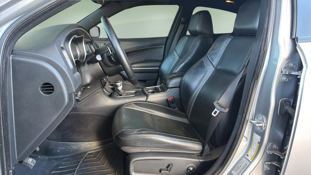 Used 2016 Dodge Charger R/T w/ Plus Group RWD image 20