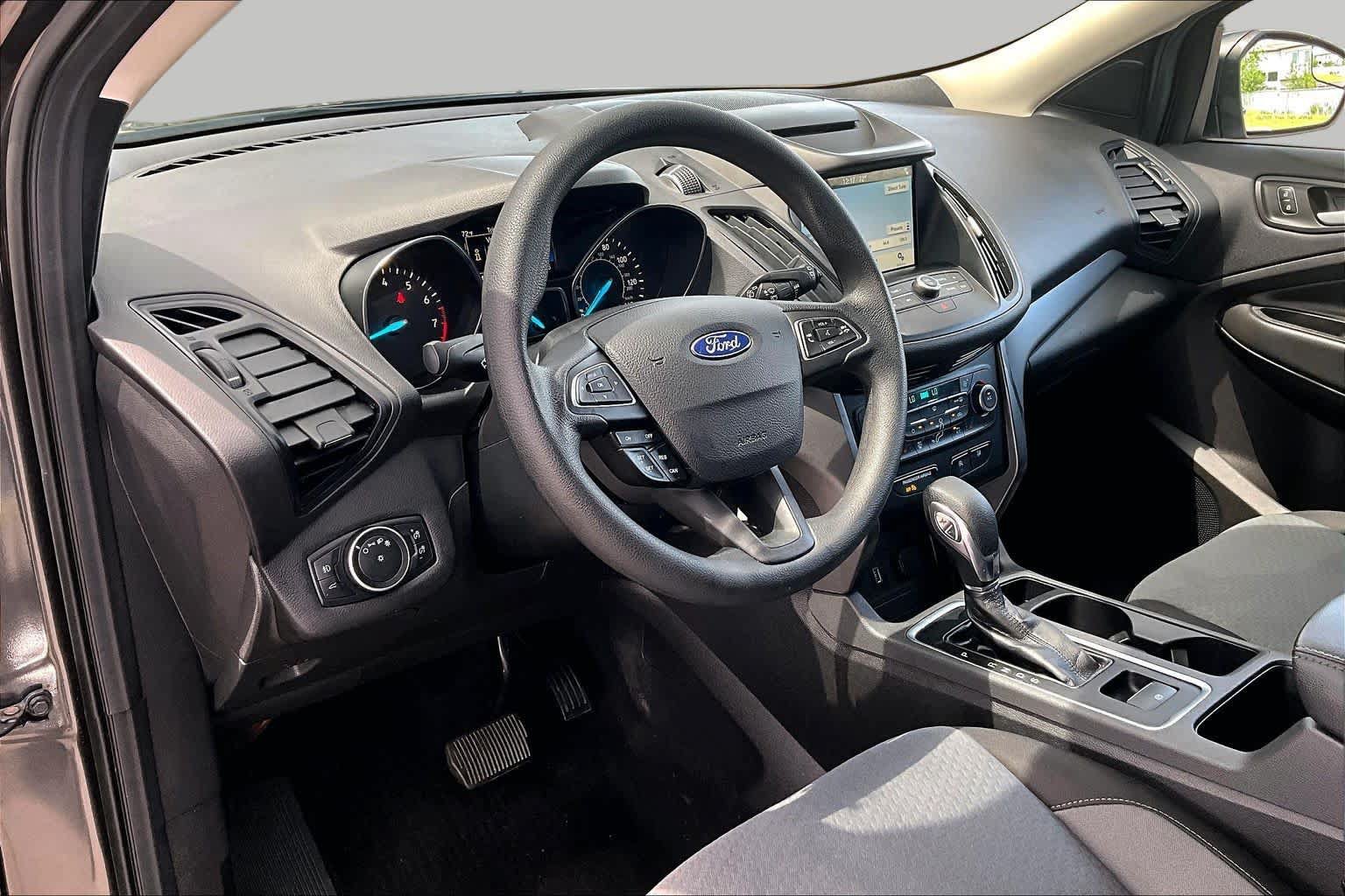 Used 2018 Ford Escape SE w/ SE Sync 3 Package AWD/4WD image 17