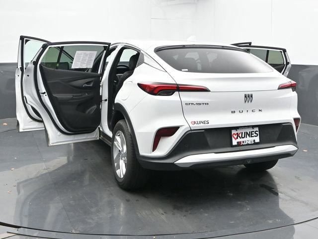 Used 2025 Buick Envista Preferred image 55