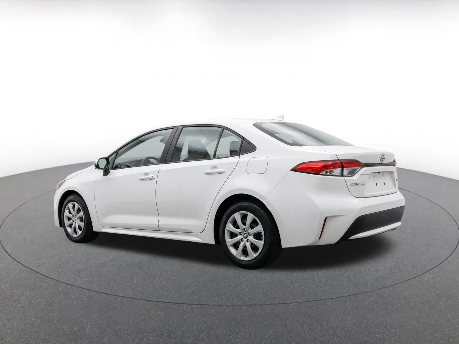 Used 2025 Toyota Corolla LE FWD image 6