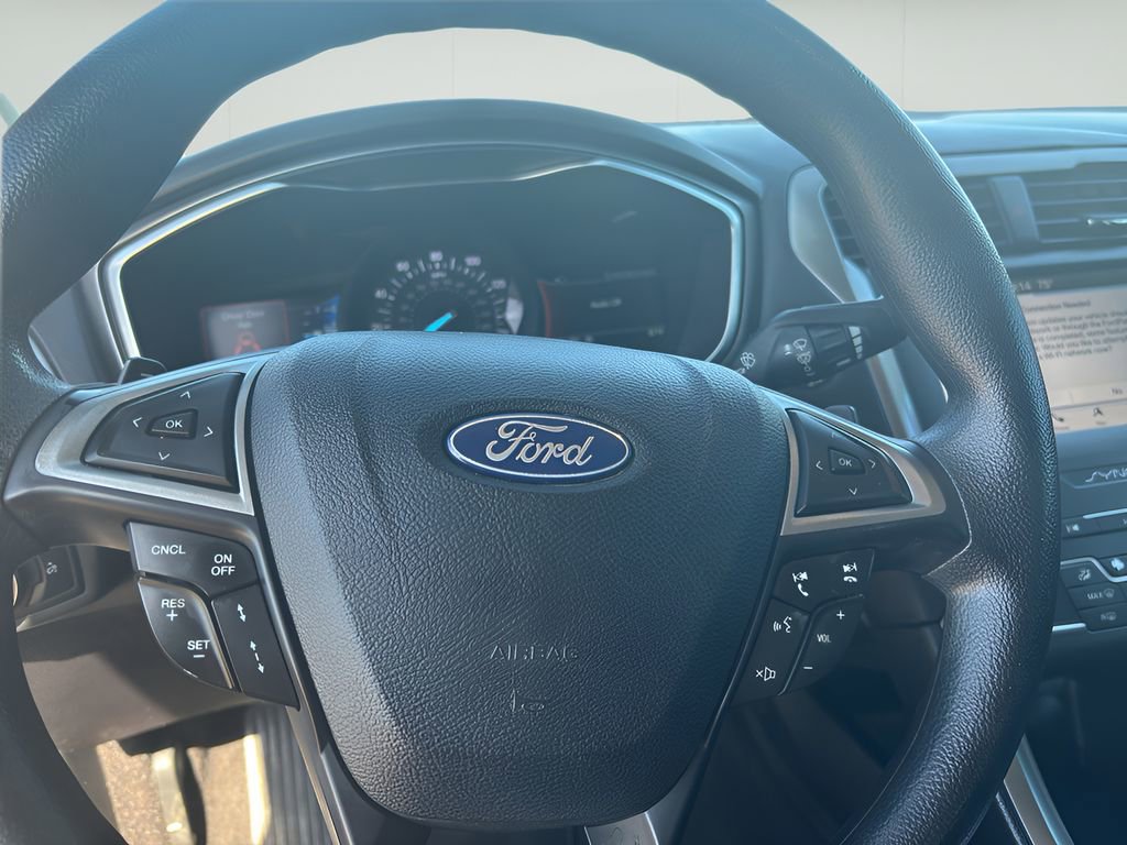 Used 2019 Ford Fusion SE FWD image 13