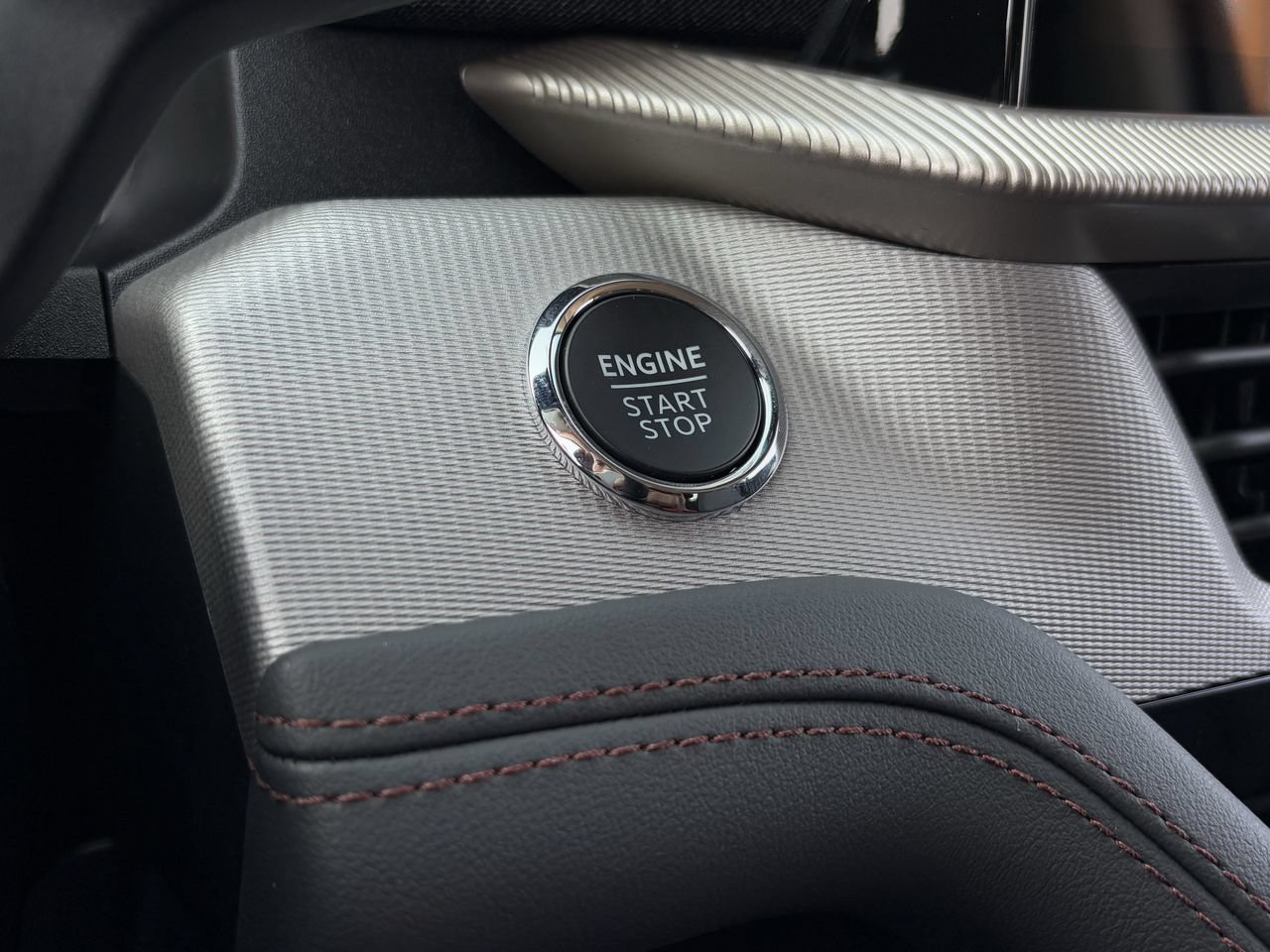 New 2026 Ford Explorer Active RWD image 16