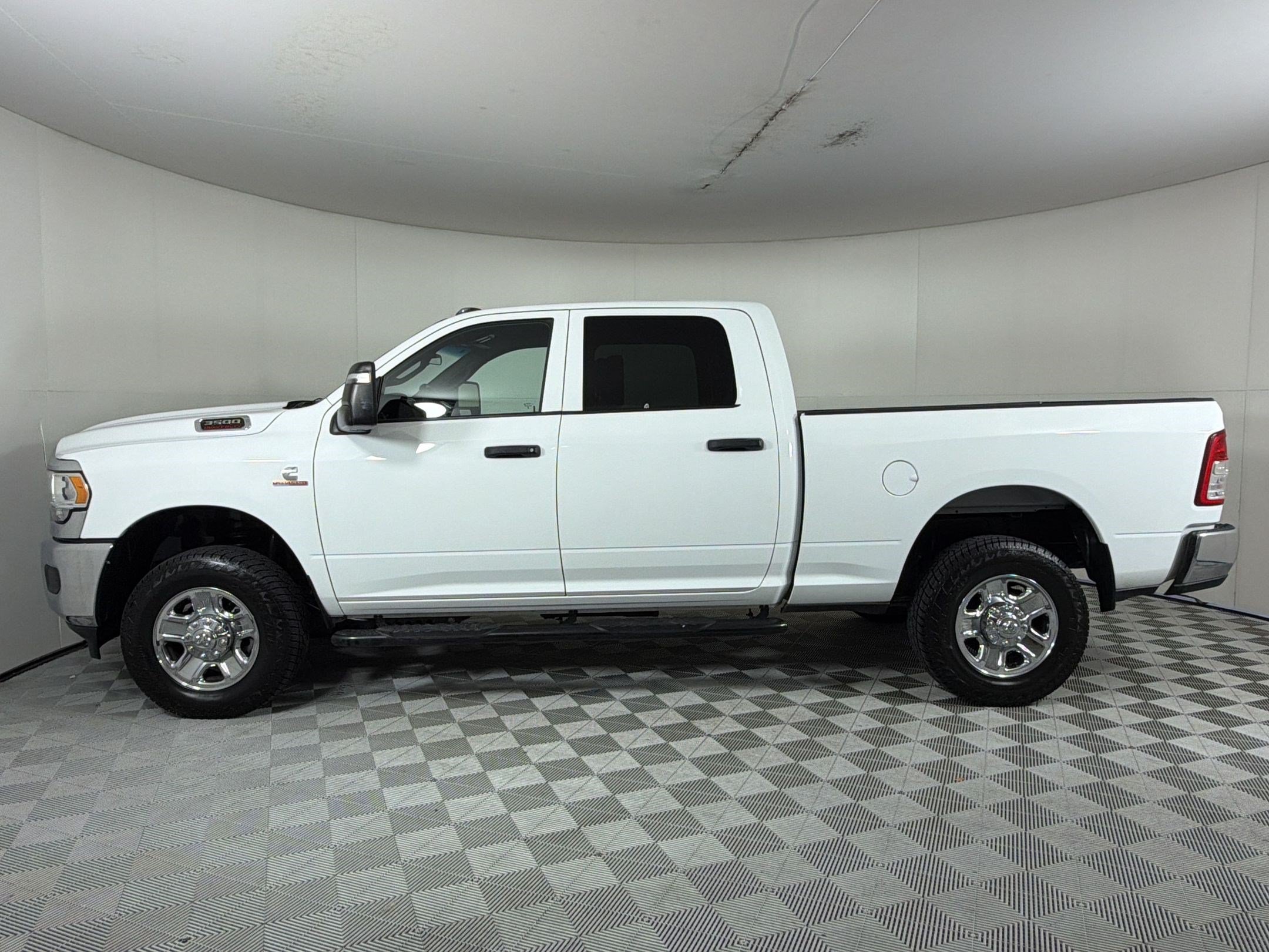 Used 2024 RAM 3500 Tradesman w/ Chrome Appearance Group AWD/4WD image 2