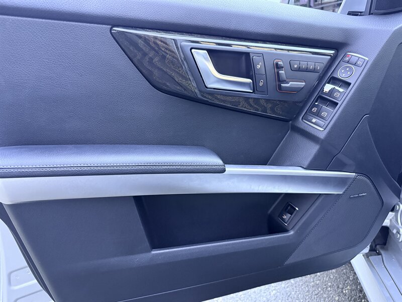 Used 2015 Mercedes-Benz GLK 350 4MATIC image 18