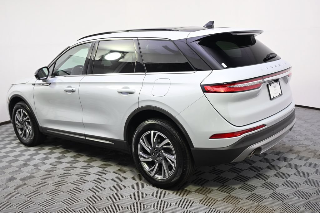 Used 2026 Lincoln Corsair Premiere AWD/4WD image 3