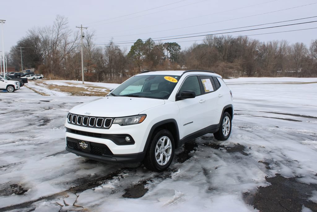 Used 2024 Jeep Compass Latitude AWD/4WD image 4