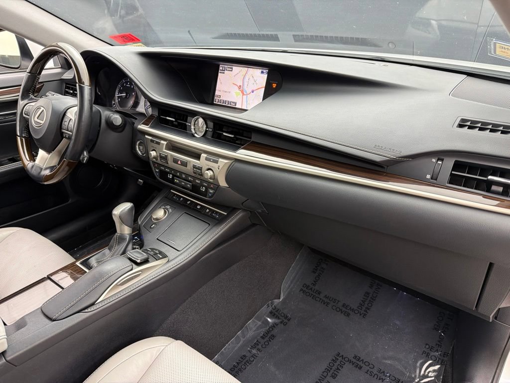 Used 2016 Lexus ES 350 w/ Luxury Package w/Wood Trim FWD image 26