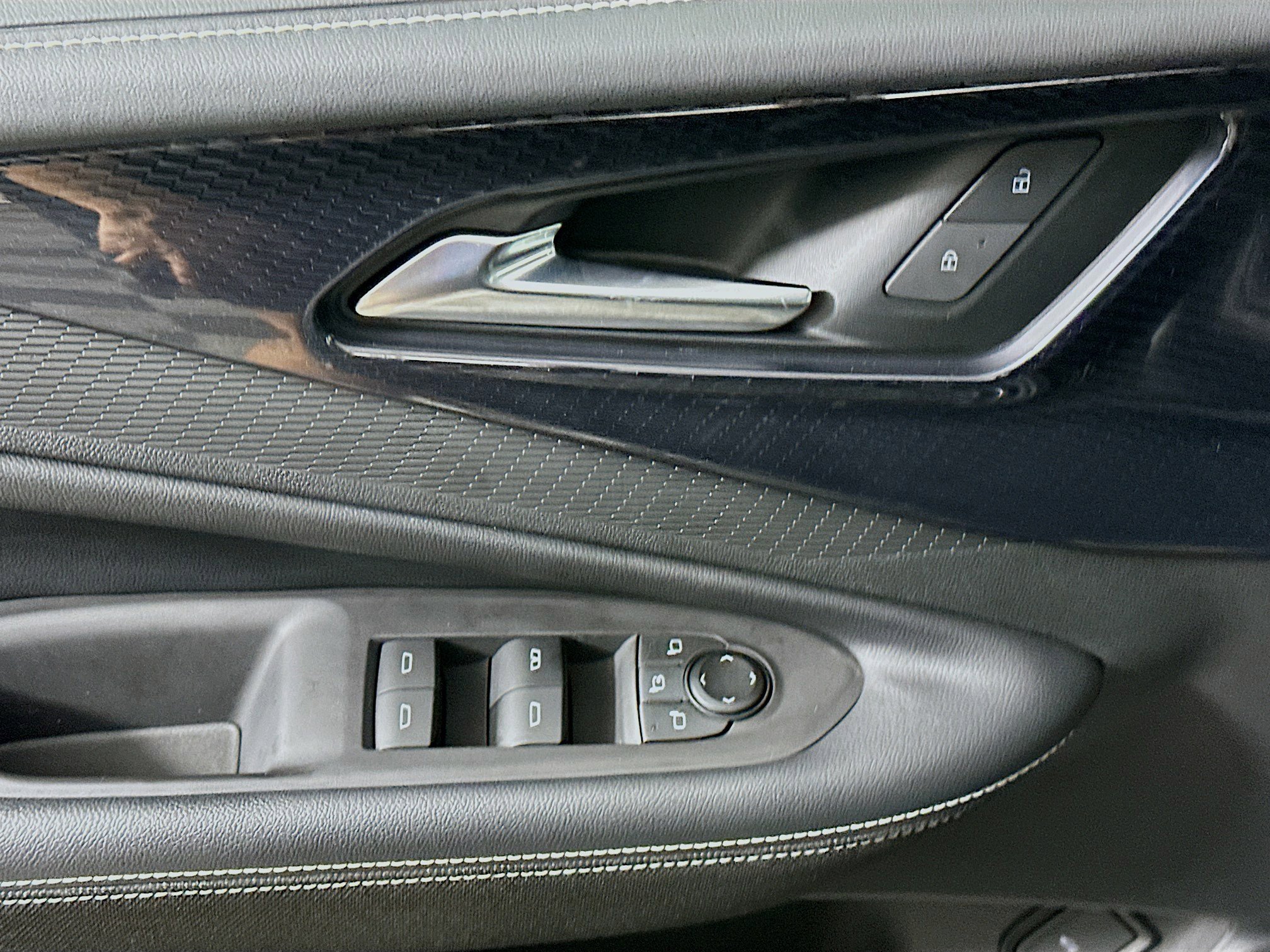 Used 2024 Chevrolet Blazer EV LT image 13