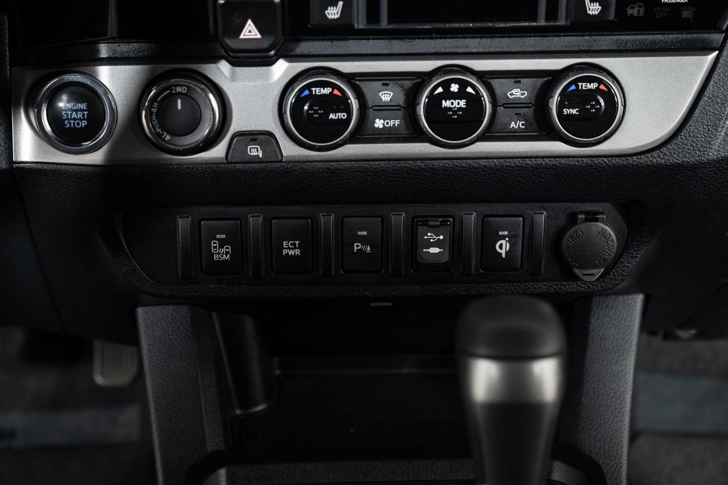 Used 2017 Toyota Tacoma Limited image 37