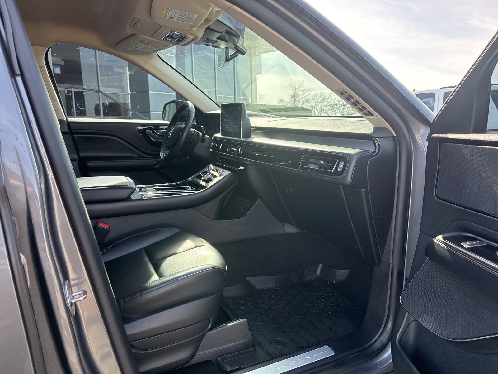 Used 2021 Lincoln Aviator Standard image 27