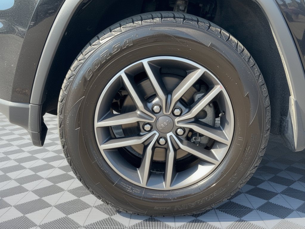 Used 2019 Jeep Grand Cherokee Limited AWD/4WD image 13