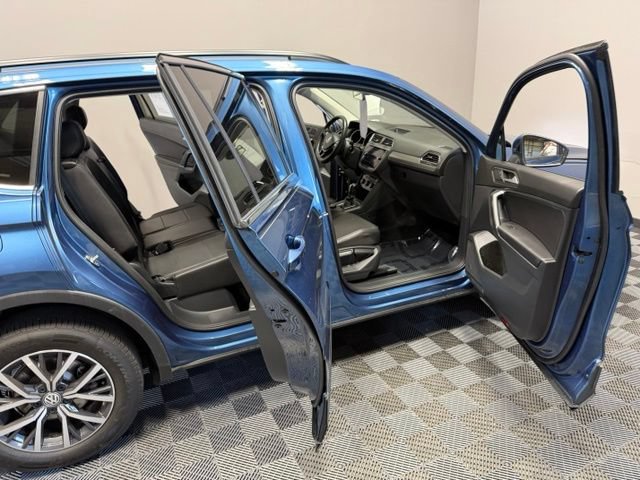 Used 2020 Volkswagen Tiguan SE w/ 3rd Row Seat Package AWD/4WD image 22